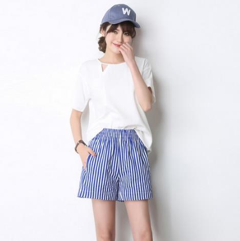 T恤搭配宽松系带运动短裤:演绎夏日青春少女活力 T恤搭配宽松系带运动短裤:演绎夏日青春少女活力