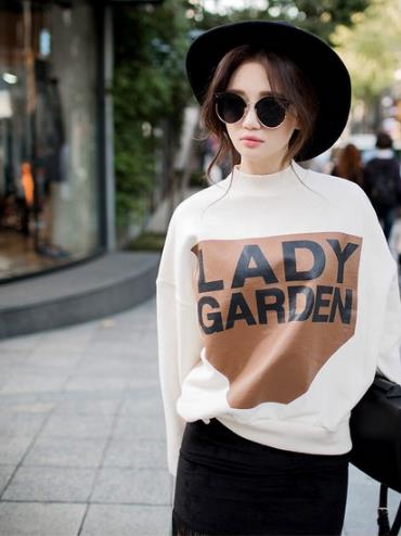 阔袖立体花边立领卫衣搭配:玩转早秋甜美风(图) 阔袖立体花边立领卫衣搭配:玩转早秋甜美风(图)