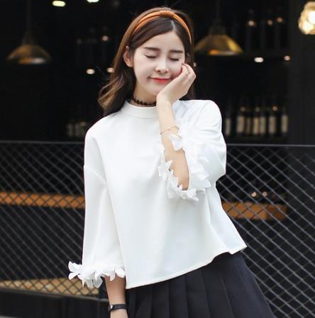 阔袖立体花边立领卫衣搭配:玩转早秋甜美风(图) 阔袖立体花边立领卫衣搭配:玩转早秋甜美风(图)