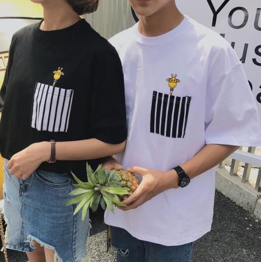 情侣装黑白破洞短袖T恤：打造夏日清凉文艺范