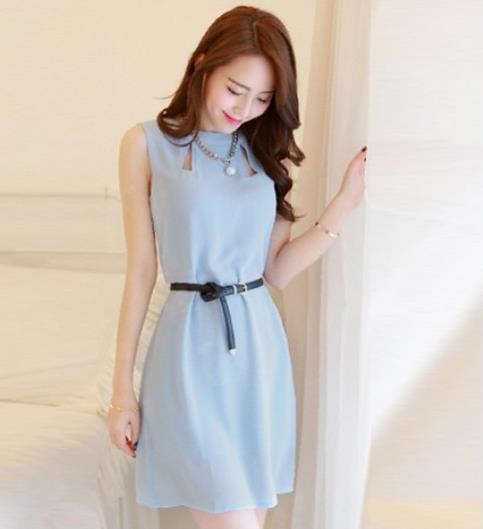 糖果色弹力背带裤搭配：时尚背带裤彰显青春活力