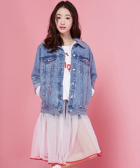 休闲字母刺绣宽松牛仔外套:打造甜美小家碧玉范 休闲字母刺绣宽松牛仔外套:打造甜美小家碧玉范