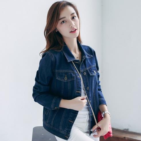 休闲字母刺绣宽松牛仔外套:打造甜美小家碧玉范 休闲字母刺绣宽松牛仔外套:打造甜美小家碧玉范