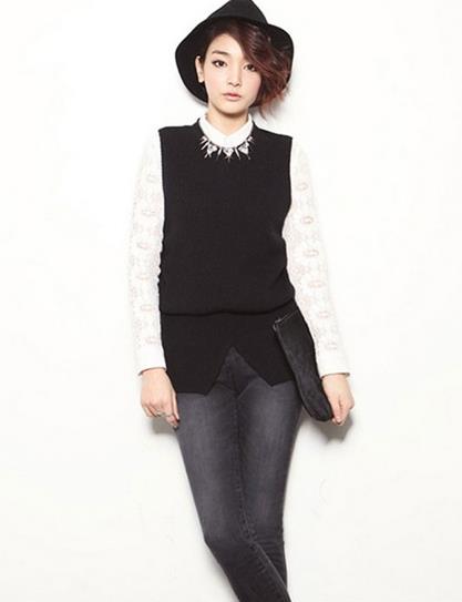 高领无袖羊绒针织背心搭配:彰显秋日温婉典雅 高领无袖羊绒针织背心搭配:彰显秋日温婉典雅