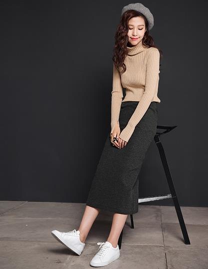 针织衫搭配蕾丝拼接针织半身裙:演绎优雅与性感 针织衫搭配蕾丝拼接针织半身裙:演绎优雅与性感