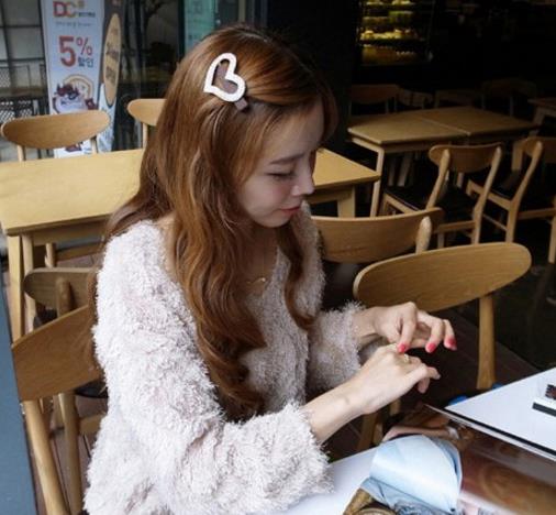 金丝边缠绕发箍搭配：打造乖巧可爱少女心（图）