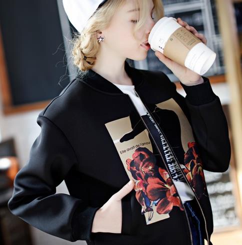 绣拼色棒球服搭配：棒球服让秋日暖意十足（图）