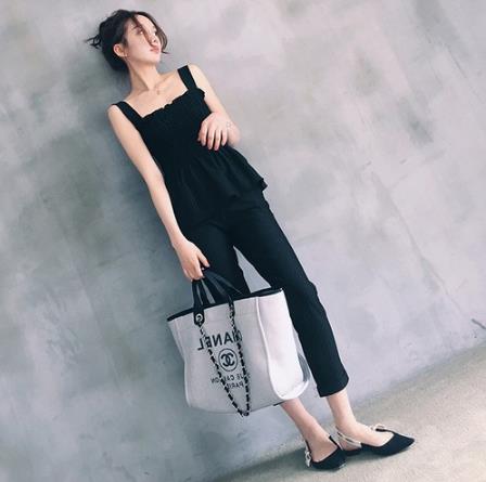 吊带裙两件套的多种搭配:5款彰显小清新文艺范 吊带裙两件套的多种搭配:5款彰显小清新文艺范