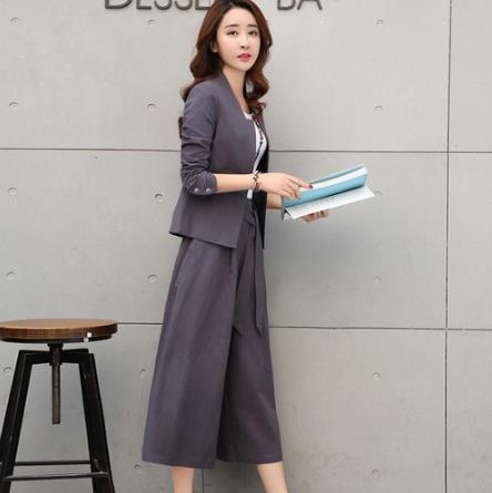 单鞋搭配百褶喇叭裤两件套：简洁而不简单（图）