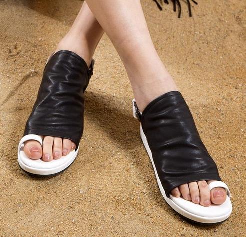 平底凉鞋怎么搭配才时髦：5款时尚平底凉鞋推荐