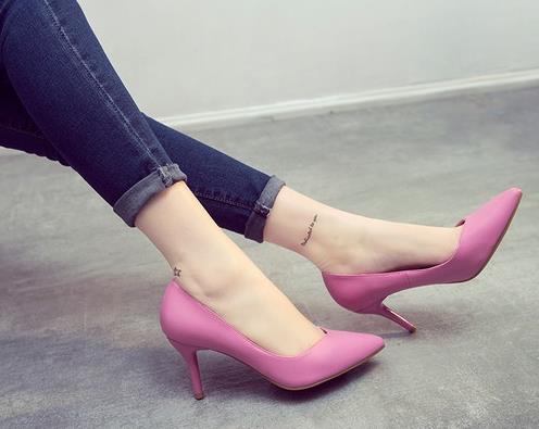 真皮浅口镂空水钻高跟鞋：性感成熟女人味（图）