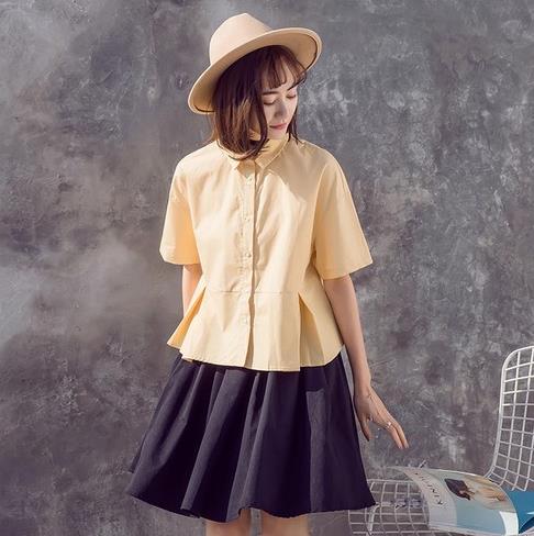 牛仔半身裙搭配立领格子衬衫：演绎夏日清新学院风