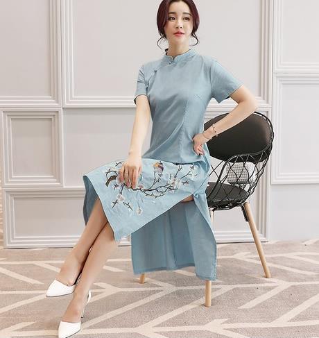 牛仔半身裙搭配立领格子衬衫：演绎夏日清新学院风