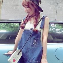 小脚裤搭配修身七分袖印花衬衫:塑造知性优雅魅力 小脚裤搭配修身七分袖印花衬衫:塑造知性优雅魅力