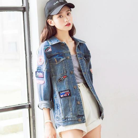 小脚裤搭配修身七分袖印花衬衫:塑造知性优雅魅力 小脚裤搭配修身七分袖印花衬衫:塑造知性优雅魅力