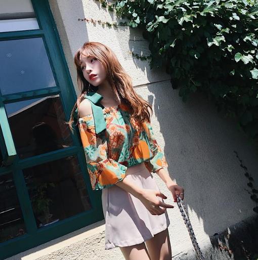 花边拼接一字领露肩雪纺衫：彰显甜美公主范儿