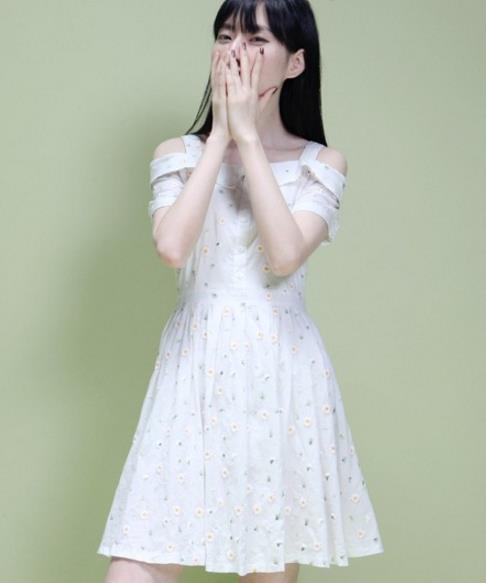 短裤搭配鱼骨刺绣棉麻衬衫：小清新衬衫推荐（图）