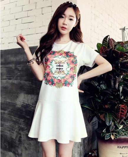 雪纺上衣搭配碎花百褶短裙:清新减龄短裙推荐 雪纺上衣搭配碎花百褶短裙:清新减龄短裙推荐