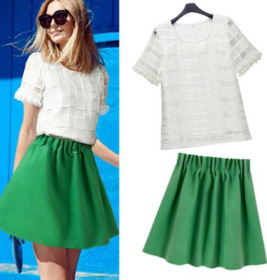 雪纺上衣搭配碎花百褶短裙：清新减龄短裙推荐