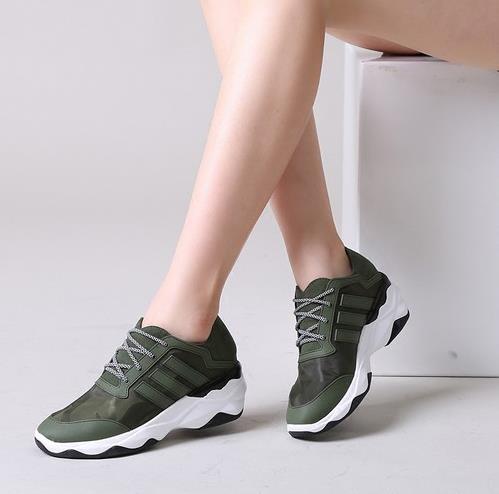 透气网面休闲内增高运动鞋：显高显瘦运动鞋推荐