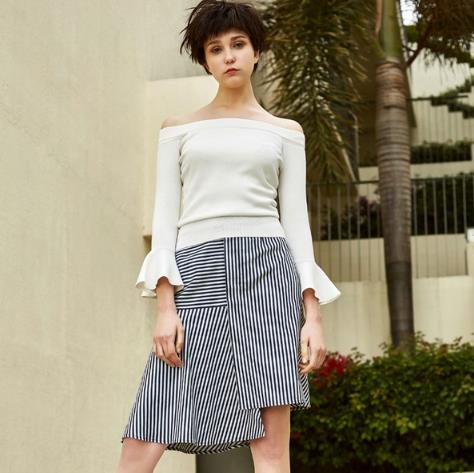 露肩上衣搭配条纹半身裙:5款显高显瘦推荐(图) 露肩上衣搭配条纹半身裙:5款显高显瘦推荐(图)