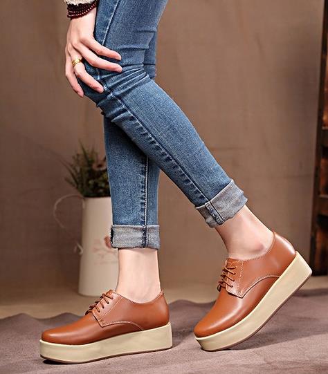 休闲平底鞋搭配：5款打造秋日优雅英伦风（图