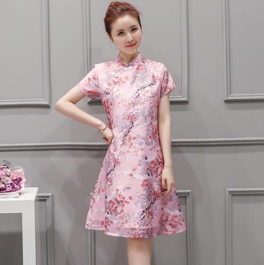 旗袍优雅有气质,出门美美的(图) 旗袍优雅有气质,出门美美的(图)