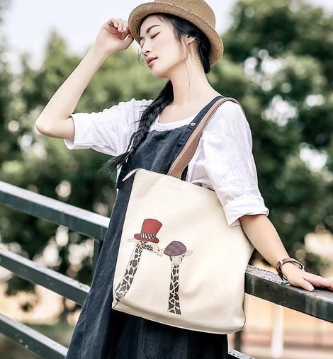 简约帆布单肩包搭配:时尚单肩包搭出文艺小清新 简约帆布单肩包搭配:时尚单肩包搭出文艺小清新