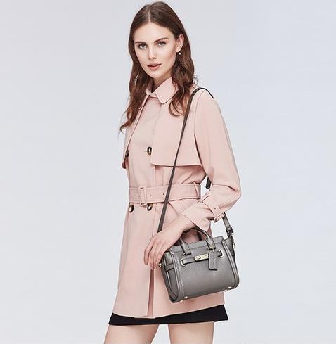 明星款搭扣链条小方包:突显青春时髦链条包推荐 明星款搭扣链条小方包:突显青春时髦链条包推荐