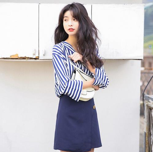 条纹衬衫怎么搭配才时髦：5款衬衫彰显时尚魅力