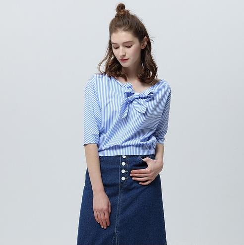 条纹衬衫怎么搭配才时髦：5款衬衫彰显时尚魅力