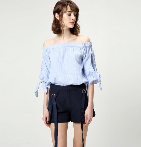 条纹衬衫怎么搭配才时髦：5款衬衫彰显时尚魅力