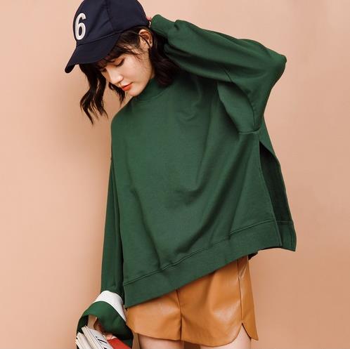 长裤搭配个性开口长袖卫衣:青春减龄卫衣推荐 长裤搭配个性开口长袖卫衣:青春减龄卫衣推荐