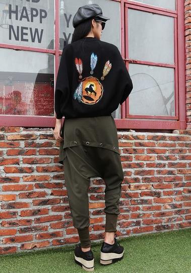 背心裙搭配蝴蝶刺绣牛仔外套：5款外套时髦且自然