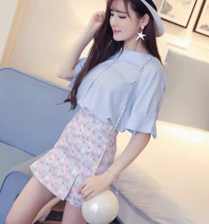 雪纺衫搭配碎花开叉包臀裙：凸显大长腿（图）