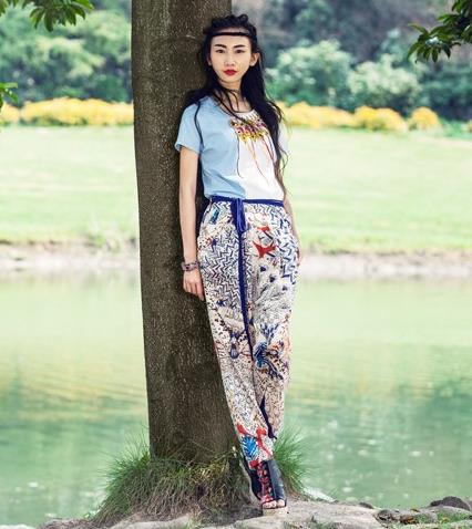 T恤搭配印花雪纺哈伦裤：清凉透气哈伦裤推荐
