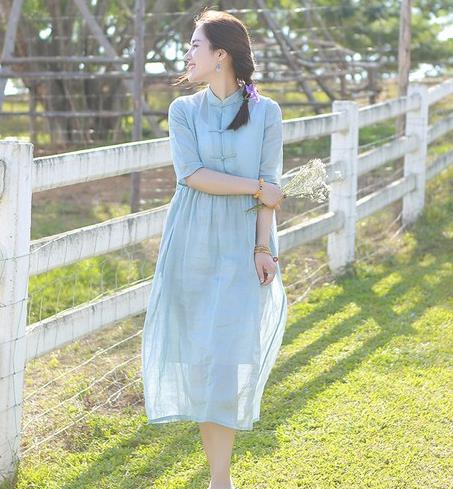 小胸MM怎么穿刺绣棉麻连衣裙：轻松搭出完美身材