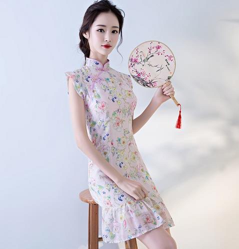 小胸MM怎么穿刺绣棉麻连衣裙：轻松搭出完美身材