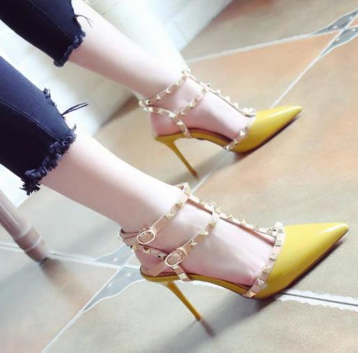 尖头粗跟凉鞋怎么搭配才好看:优雅性感凉鞋推荐 尖头粗跟凉鞋怎么搭配才好看:优雅性感凉鞋推荐