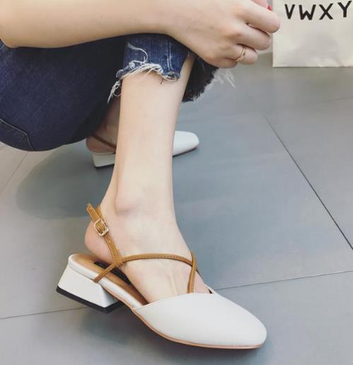尖头粗跟凉鞋怎么搭配才好看:优雅性感凉鞋推荐 尖头粗跟凉鞋怎么搭配才好看:优雅性感凉鞋推荐