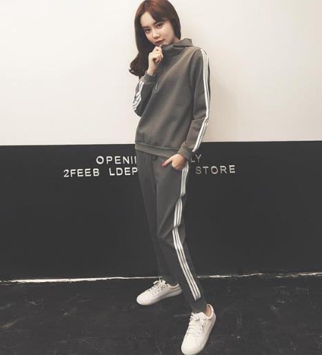 秋季新款休闲运动套装2017：让套装温暖你的秋天