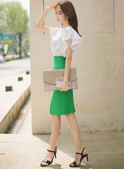 网纱包头细高跟凉鞋搭配：5款凉鞋搭出性感魅力