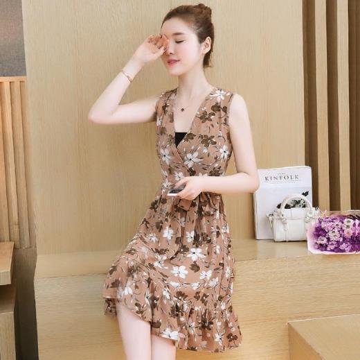 碎花雪纺连衣裙:最为经典不失时尚的款式(图) 碎花雪纺连衣裙:最为经典不失时尚的款式(图)