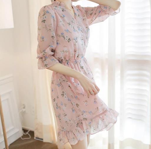 碎花雪纺连衣裙：最为经典不失时尚的款式（图）