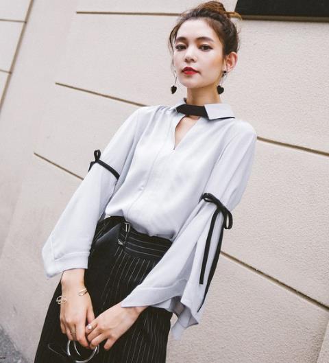 牛仔裤搭配荷叶边露肩长袖衫:显瘦时尚甜美范 牛仔裤搭配荷叶边露肩长袖衫:显瘦时尚甜美范