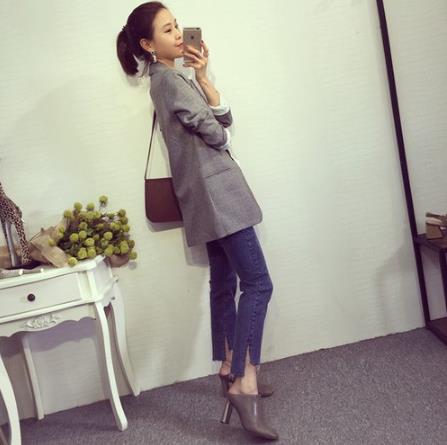 高跟凉鞋搭配竖条纹休闲西装:时髦端庄女神范 高跟凉鞋搭配竖条纹休闲西装:时髦端庄女神范