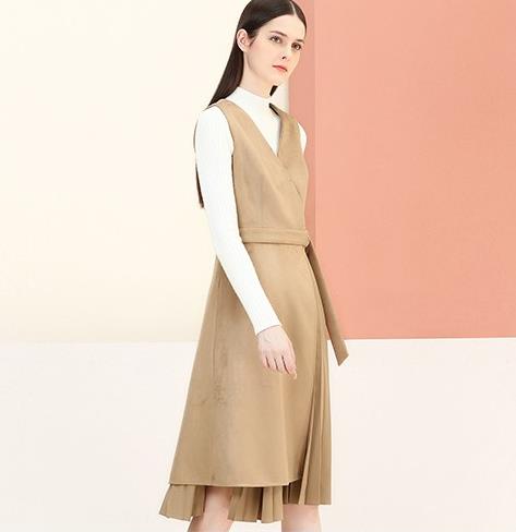 高跟鞋搭配灯笼袖针织两件套:打造时尚甜美范儿 高跟鞋搭配灯笼袖针织两件套:打造时尚甜美范儿