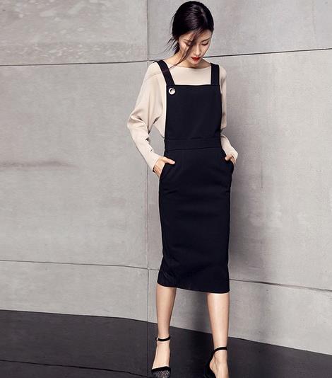 早秋羊呢纯色背带裙搭配：女装新款背带裙推荐