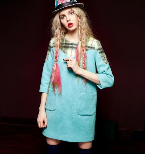 2017新款刺绣针织直筒裙搭配：清新淡雅秋日风情