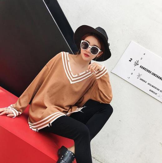 T恤字母印花外搭搭配：5款轻松穿出女神气质